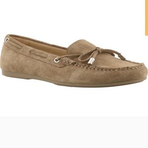 MICHAEL KORS SUTTON BEIGE SUEDE LOAFERS NEW CONDITION WORN ONCE SZ 7.5M